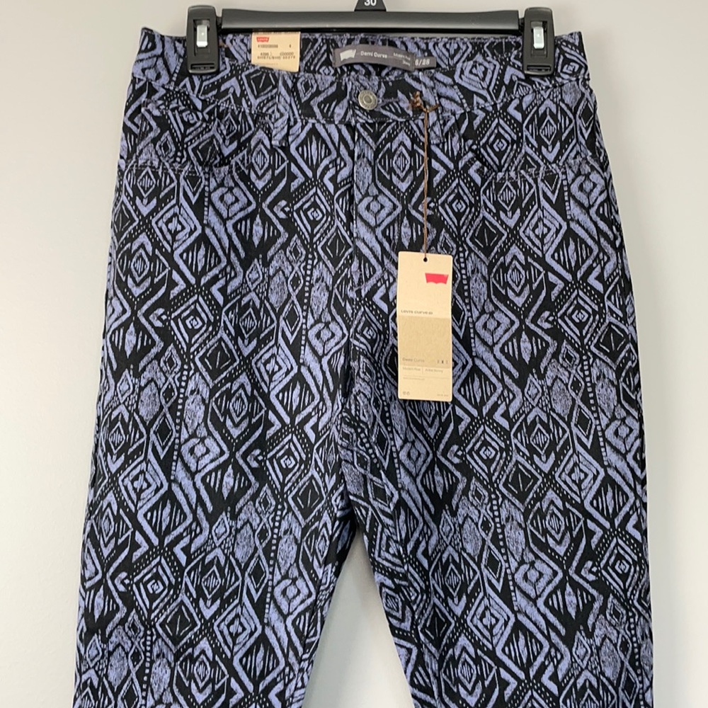 Levi’s Curvy Denim. Hi rise skimmer. Size 6/28